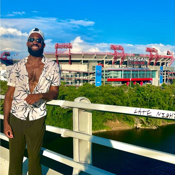 Meet your Posher, Travone - Picture 2 of 4